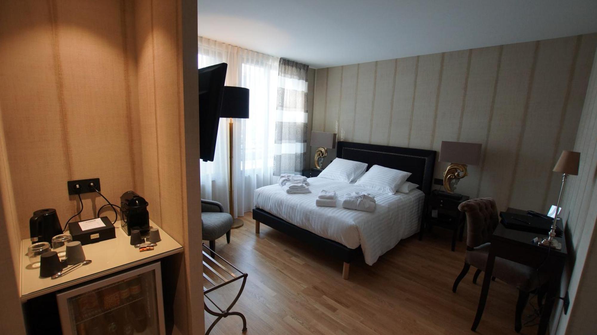 Hotel De Charme L'Oree Du Parc Romans-sur-Isere Bagian luar foto