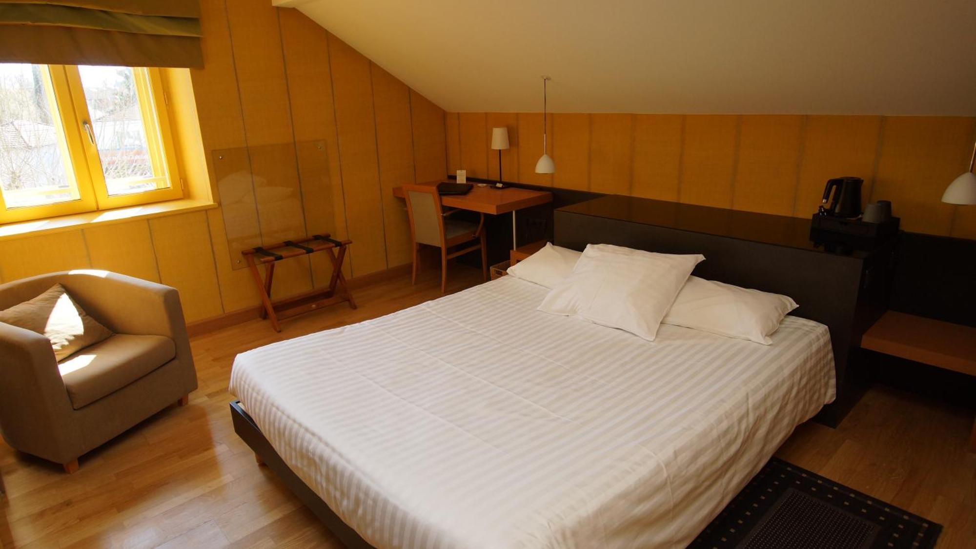 Hotel De Charme L'Oree Du Parc Romans-sur-Isere Bagian luar foto